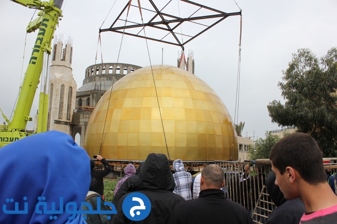 رفع قبة مسجد الروضة في جلجولية